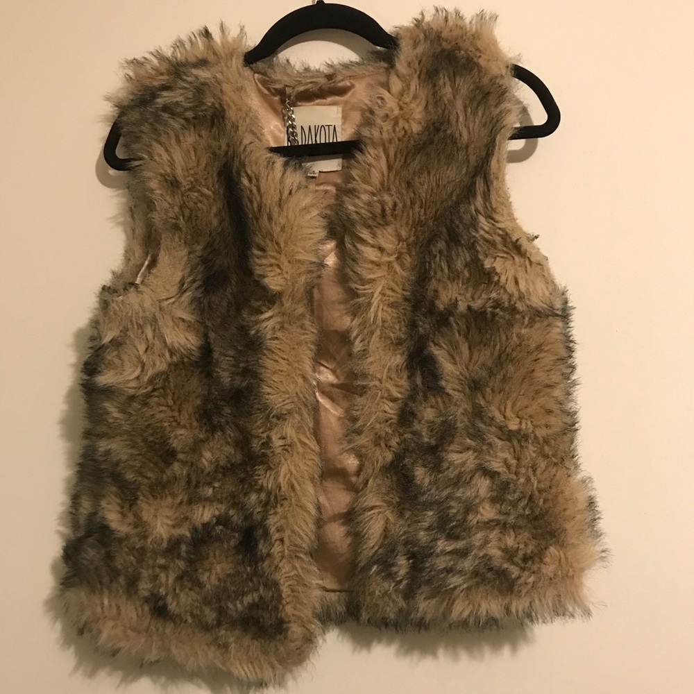 BB Dakota Sz S Faux Fur Vest